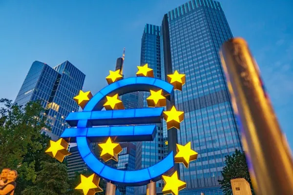 BCE, Fed e il dilemma dei tassi: quali scenari per la crescita dell’Eurozona nel 2025