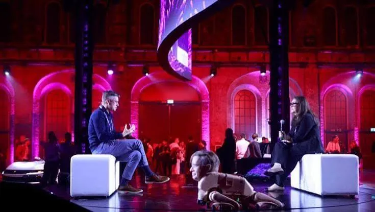 Beeple a Wave by Vento 2026: i cani robot d'autore sbarcano a Torino