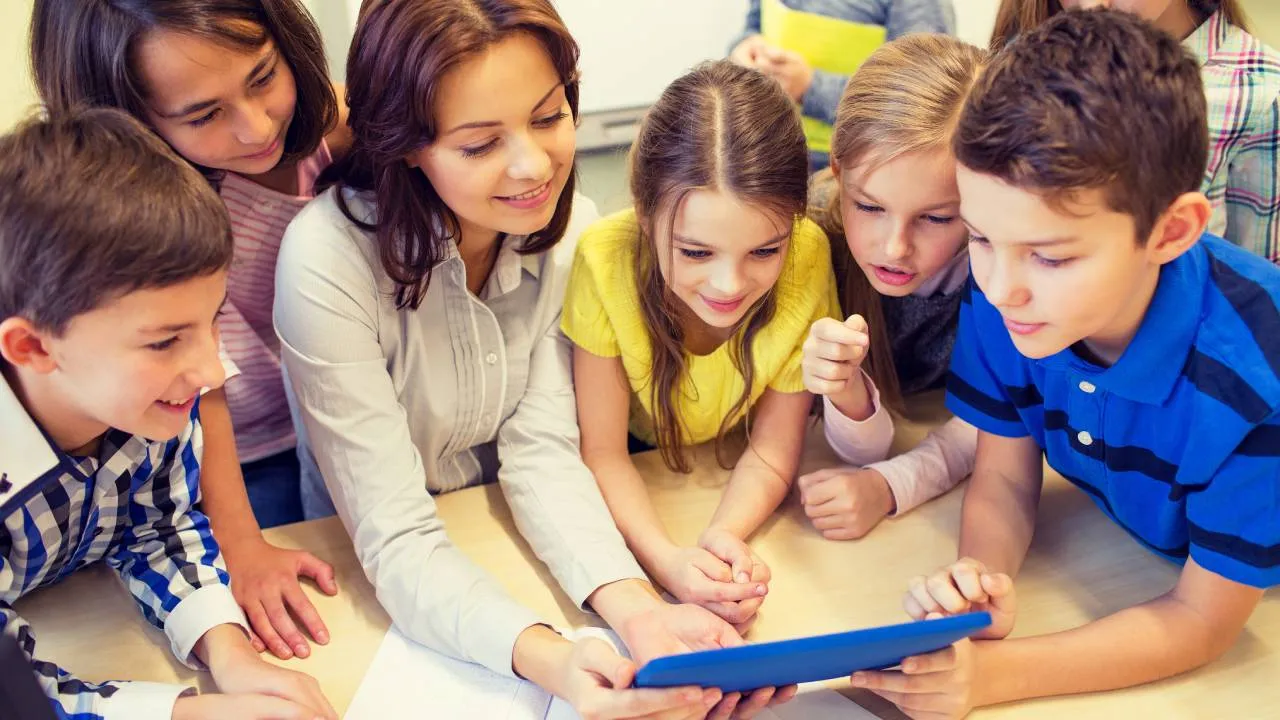 Promuovere il Benessere Digitale a Scuola: Strategie, Strumenti e Metodologie per un Uso Consapevole del Tempo Online