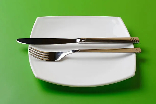 Emilia Romagna, supplente in sciopero della fame: l’urlo del docente senza stipendio scuote la scuola pubblica