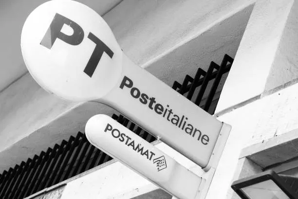 Biellese, 13enne salta la scuola e rapina un ufficio postale con una pistola giocattolo: non è imputabile