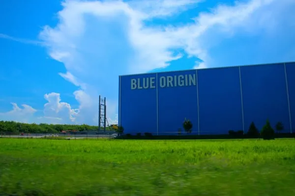 Blue Origin pronta al lancio del satellite BlueBird 7: il New Glenn torna in volo ad aprile