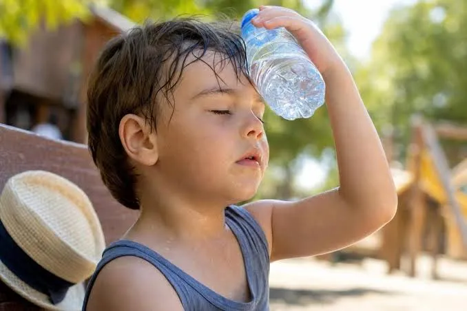 Caldo umido e bambini: perché a scuola l'impatto è già misurabile