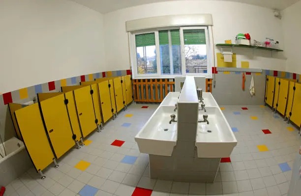 Cambio pannolino e pulizia: ai collaboratori scolastici 64mila casi