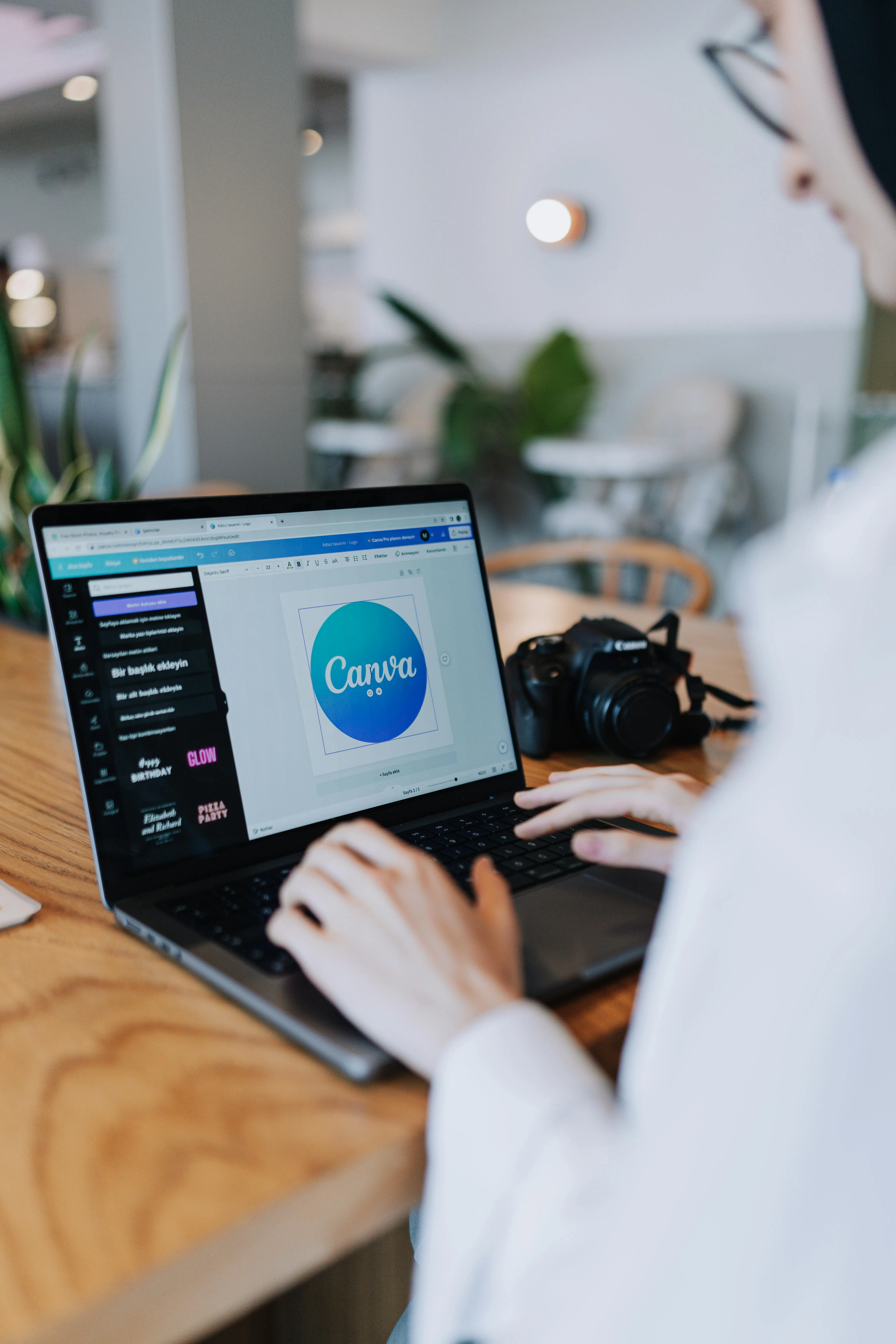 Canva investe sull’Intelligenza Artificiale: le acquisizioni strategiche di Cavalry e Mango AI per rivoluzionare creatività e marketing