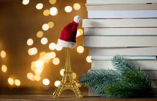 Vacanze di Natale in Francia: il dibattito sulla laicizzazione dei nomi e la difesa delle tradizioni scolastiche