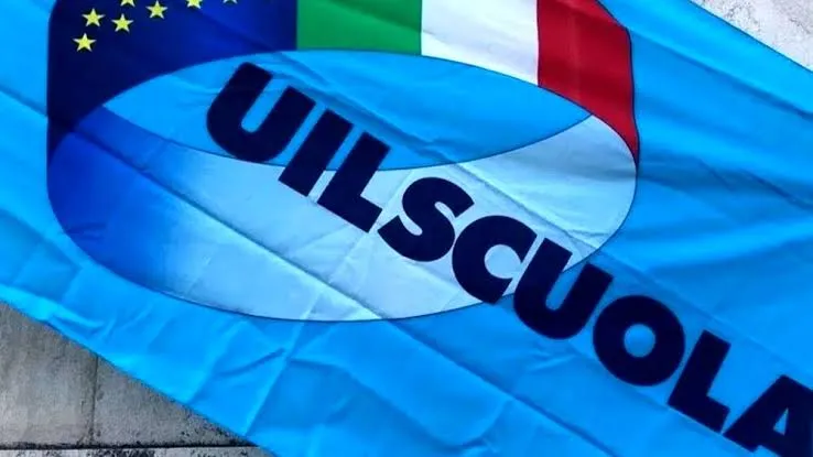 Carenza carburante al Sud, la Uil Scuola lancia l'allarme sullo stop alle attività scolastiche
