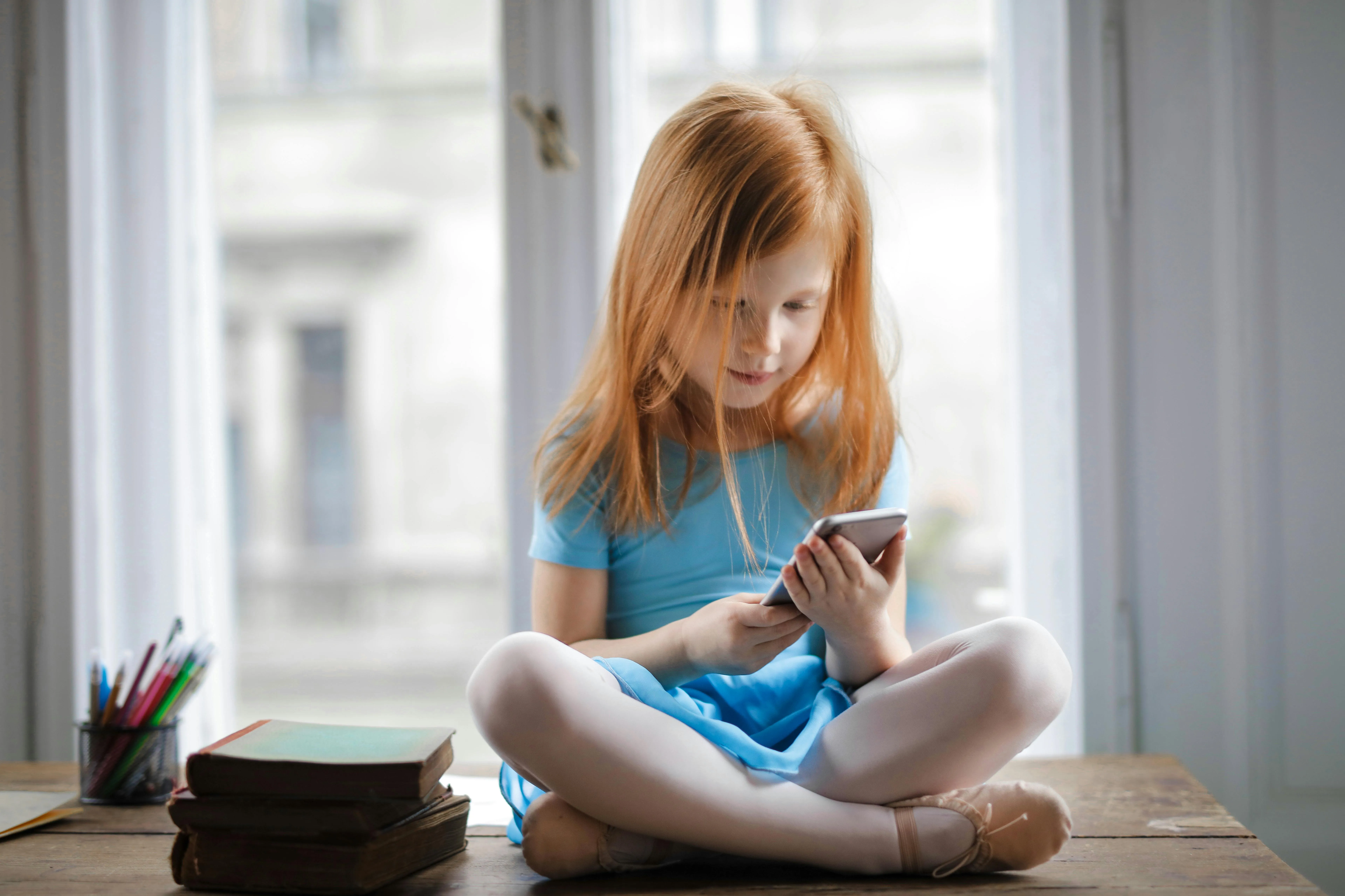 Censis 2026: vietare a scuola il telefono che si dà a 9 anni