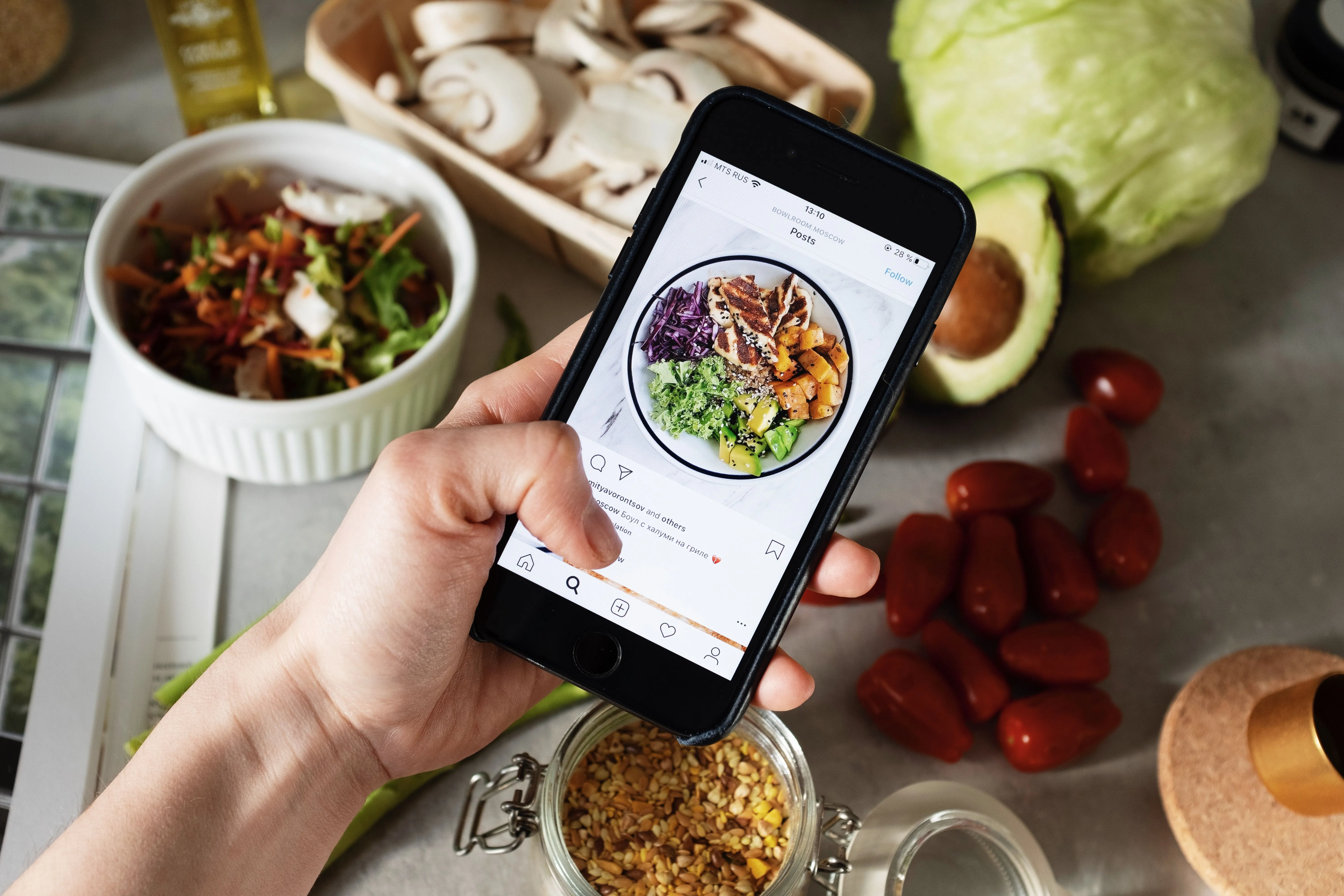 Chatbot e diete fai-da-te: i rischi nutrizionali per gli adolescenti