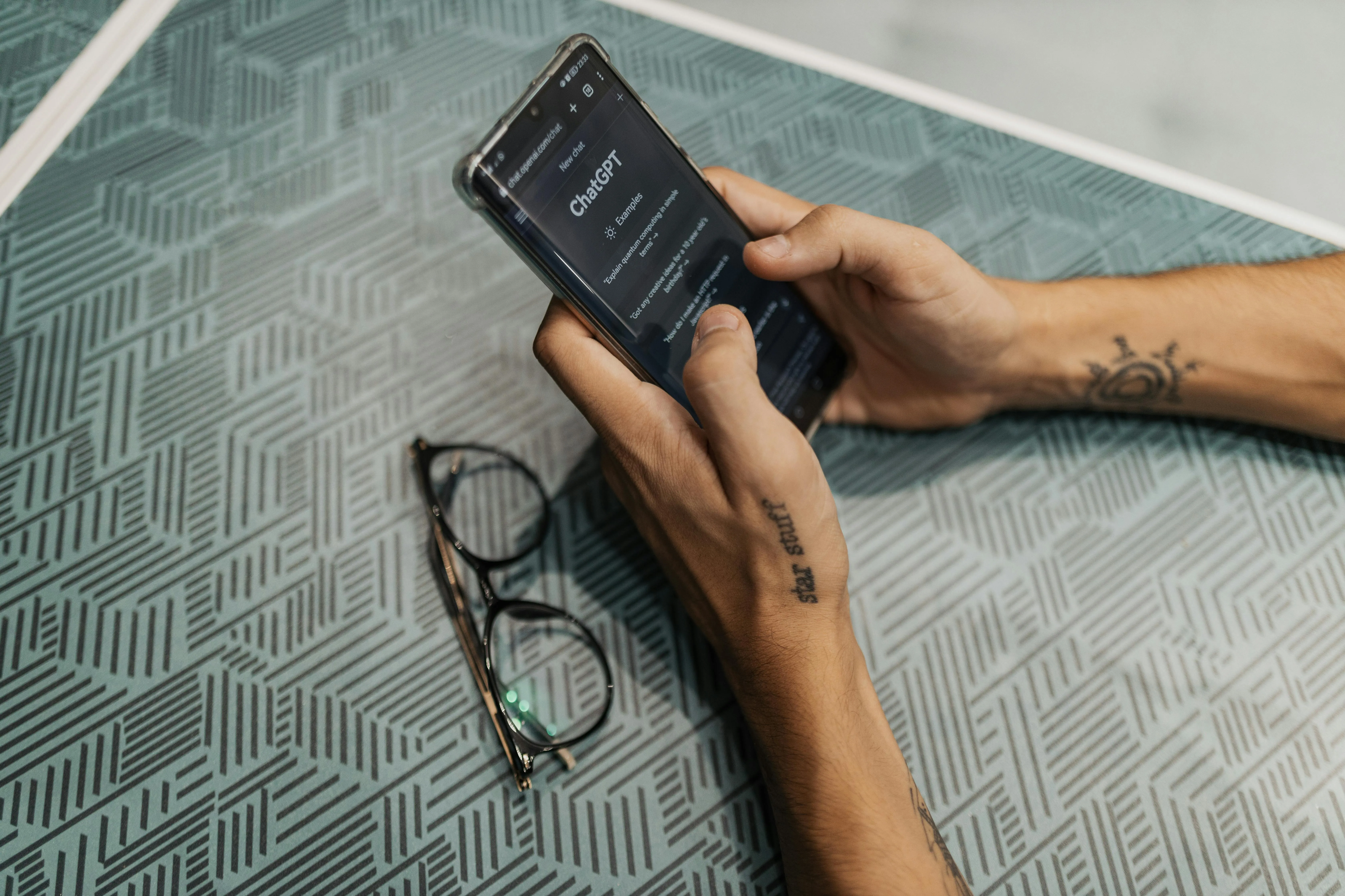 ChatGpt e Grokipedia: analisi critica sull’uso dell’enciclopedia di Elon Musk nelle risposte riguardanti Iran e Olocausto