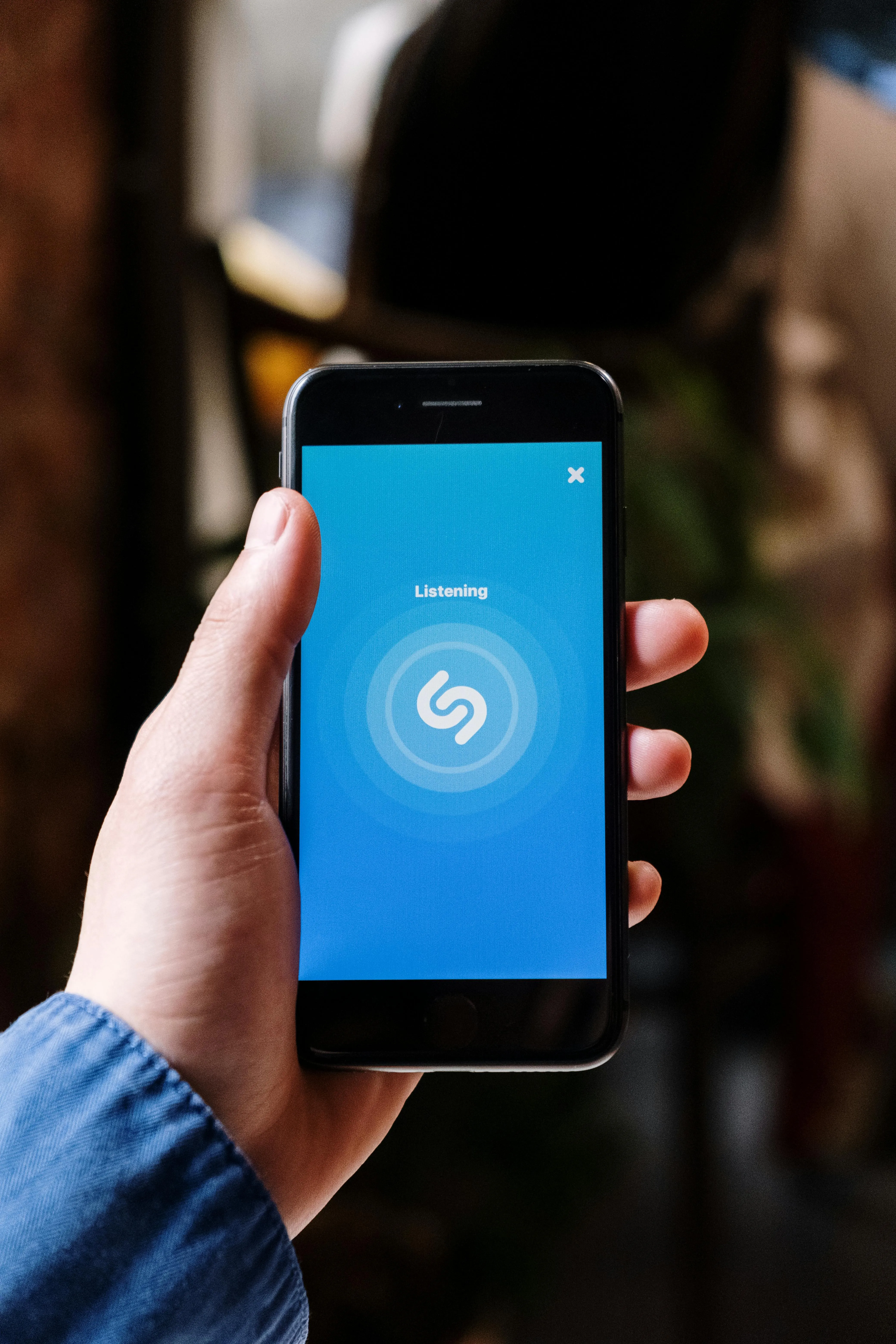 ChatGPT integra Shazam: il riconoscimento musicale arriva direttamente in chat