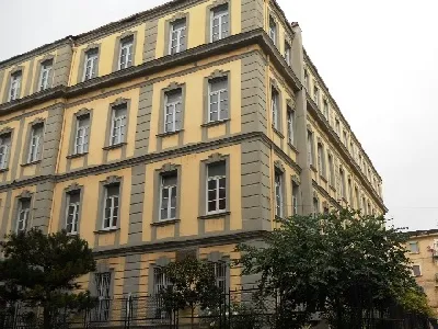 Chiusura dell'Istituto Angiulli a Napoli per Caso di Meningite: Misure Precauzionali e Aggiornamenti