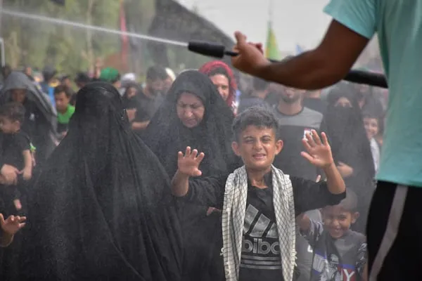 Cisgiordania, gas lacrimogeni contro i bambini palestinesi: una cinquantina di studenti bloccati, impossibile andare a scuola