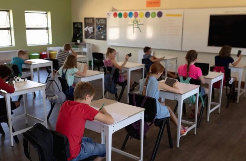 Classi pollaio, la svolta 60mila firme per il limite di 20 alunni  