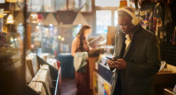 Totally In Store: la piattaforma che rivoluziona la musica nei negozi grazie all’intelligenza artificiale