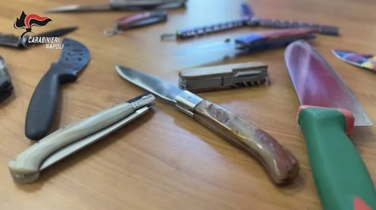 Coltello nello zaino a 14 anni: cosa dicono i numeri sui minori armati