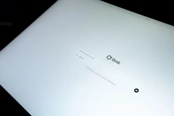 Come l'Intelligenza Artificiale di Grok Sta Cambiando la Scelta dei Post su X: Un'Evoluzione Algoritmica all'Insegna della Trasparenza