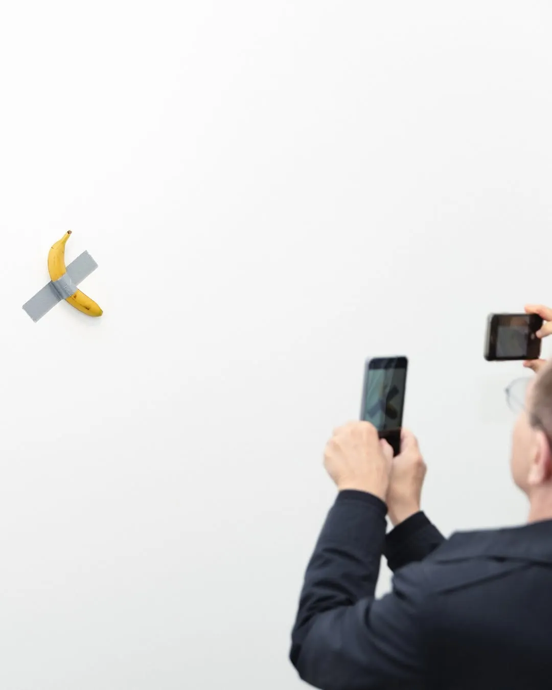 Comedian di Cattelan: cosa rappresenta la banana rubata al Pompidou-Metz