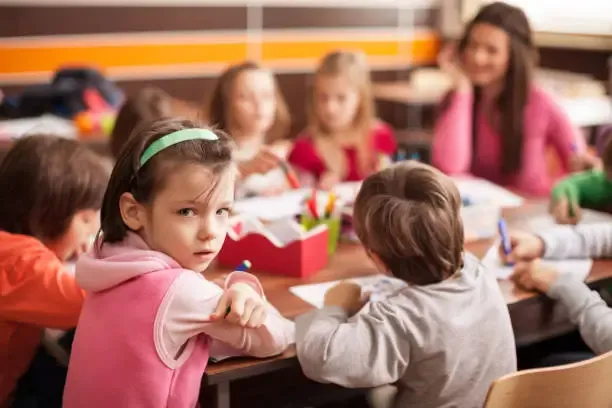 Comunità educante secondo Leone XIV: cosa dicono i dati ISTAT sui bambini