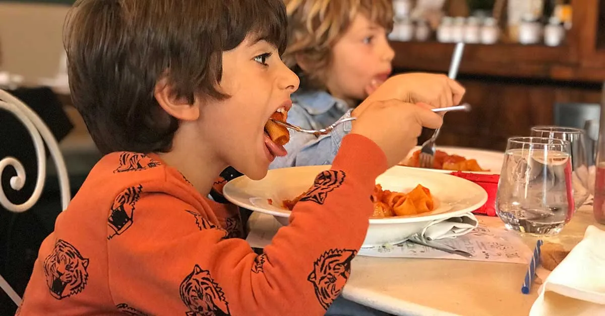 Obesità infantile: una crisi globale che supera il sottopeso secondo i nuovi dati UNICEF 2025