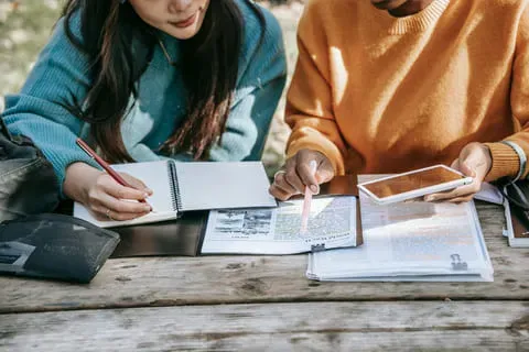 Costi scuola in Europa, l'Italia paga la quota più alta del reddito