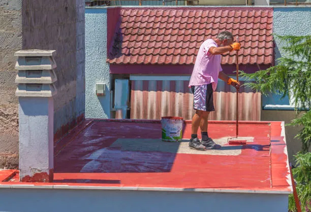 Dall’Australia un’innovazione che trasforma i tetti: vernice refrigerante e generatrice d’acqua