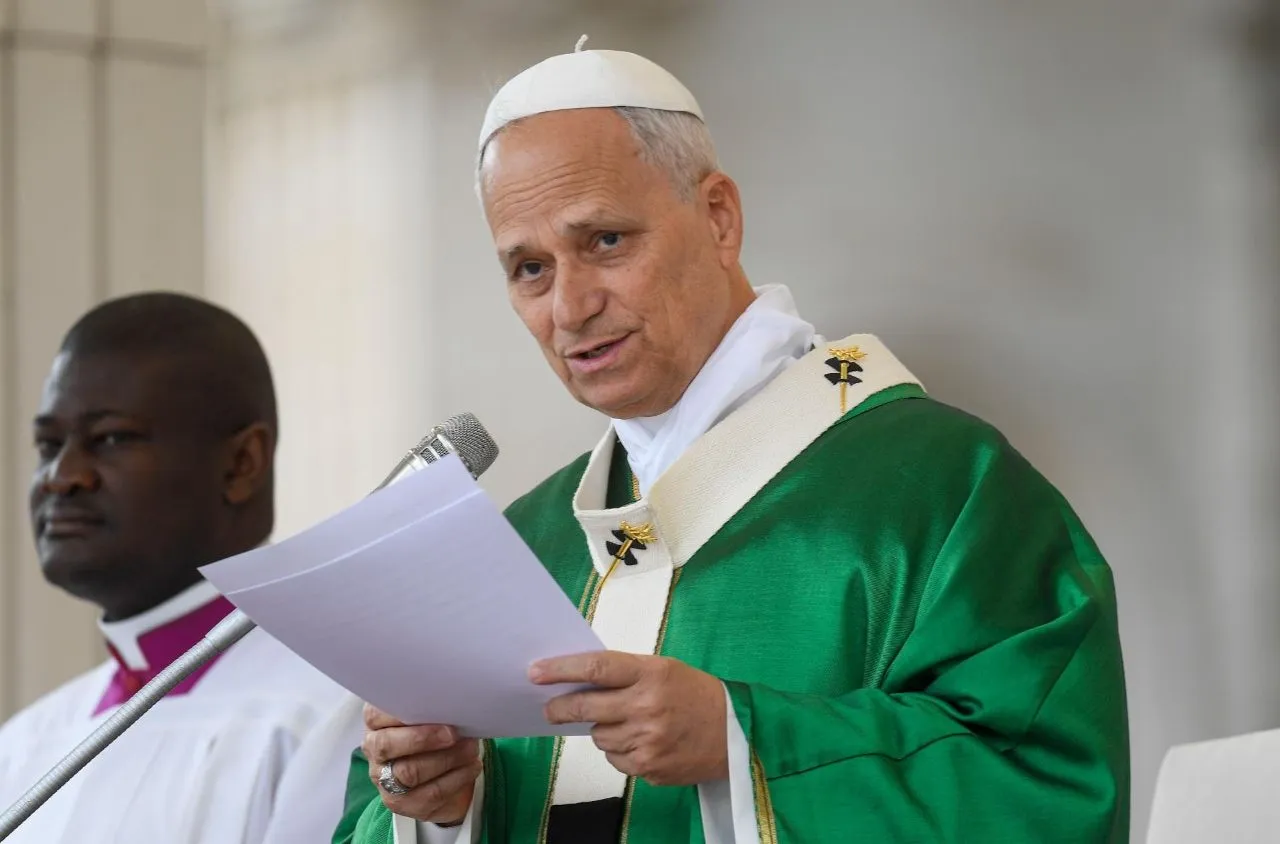 Papa Leone XIV: Appello per la Pace, la Liberazione degli Ostaggi e la Lotta contro l'Antisemitismo durante l’Angelus del Giubileo dei Migranti e Missionari
