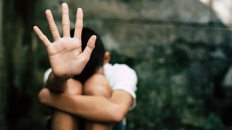 Violenza sui Minori a Sulmona: Un'Analisi Approfondita sull'Abuso della Dodicenne e il Ruolo dell'Educazione Affettiva