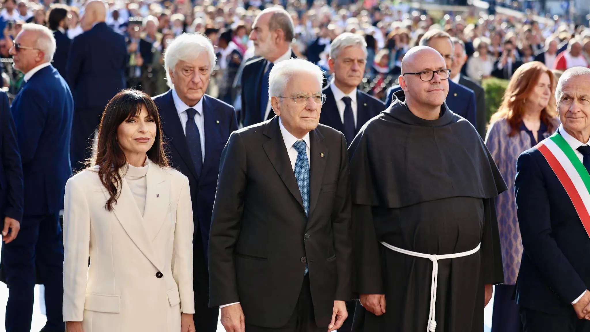 Da Assisi, per la festa di San Francesco, il presidente Mattarella richiama la pace: 'Non si uccida in nome di Dio'