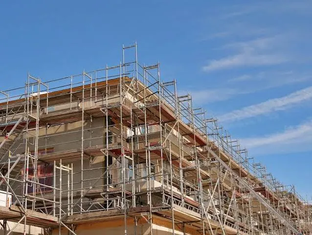 Da Torino a Napoli le occupazioni denunciano edifici fuori norma