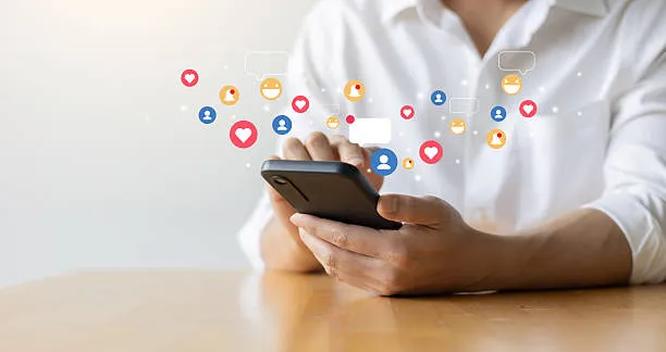 Social Network in Italia: Saturazione del Mercato e Inversione di Tendenza nel 2025