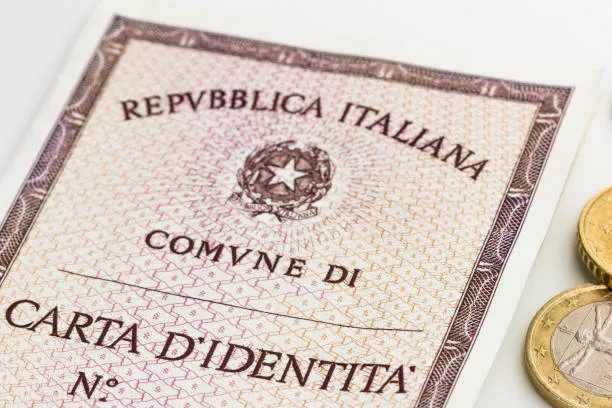 Dal 3 agosto la CI cartacea non vale più: SPID e CIE, cosa fare