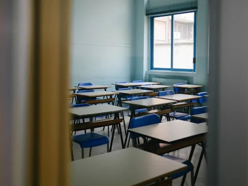 Dati di una studentessa con DSA distribuiti in assemblea d'istituto: il Garante sanziona la scuola con 2.000 euro