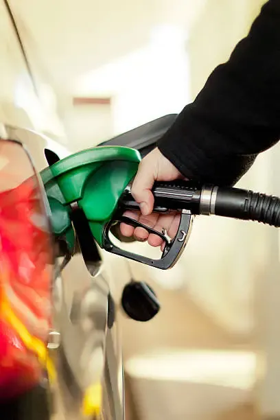 Decreto Carburanti approvato dal CdM: taglio accise di 25 centesimi al litro per 20 giorni e stretta anti-speculazione