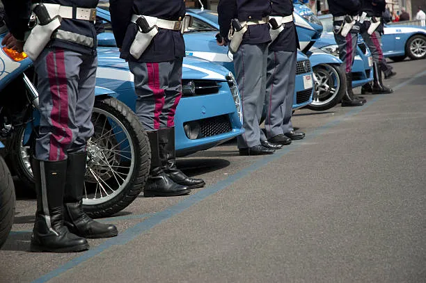 Decreto Sicurezza 2026: Tolleranza Zero per i Minori Stranieri Colpevoli e Stretta sulle Armi a Scuola