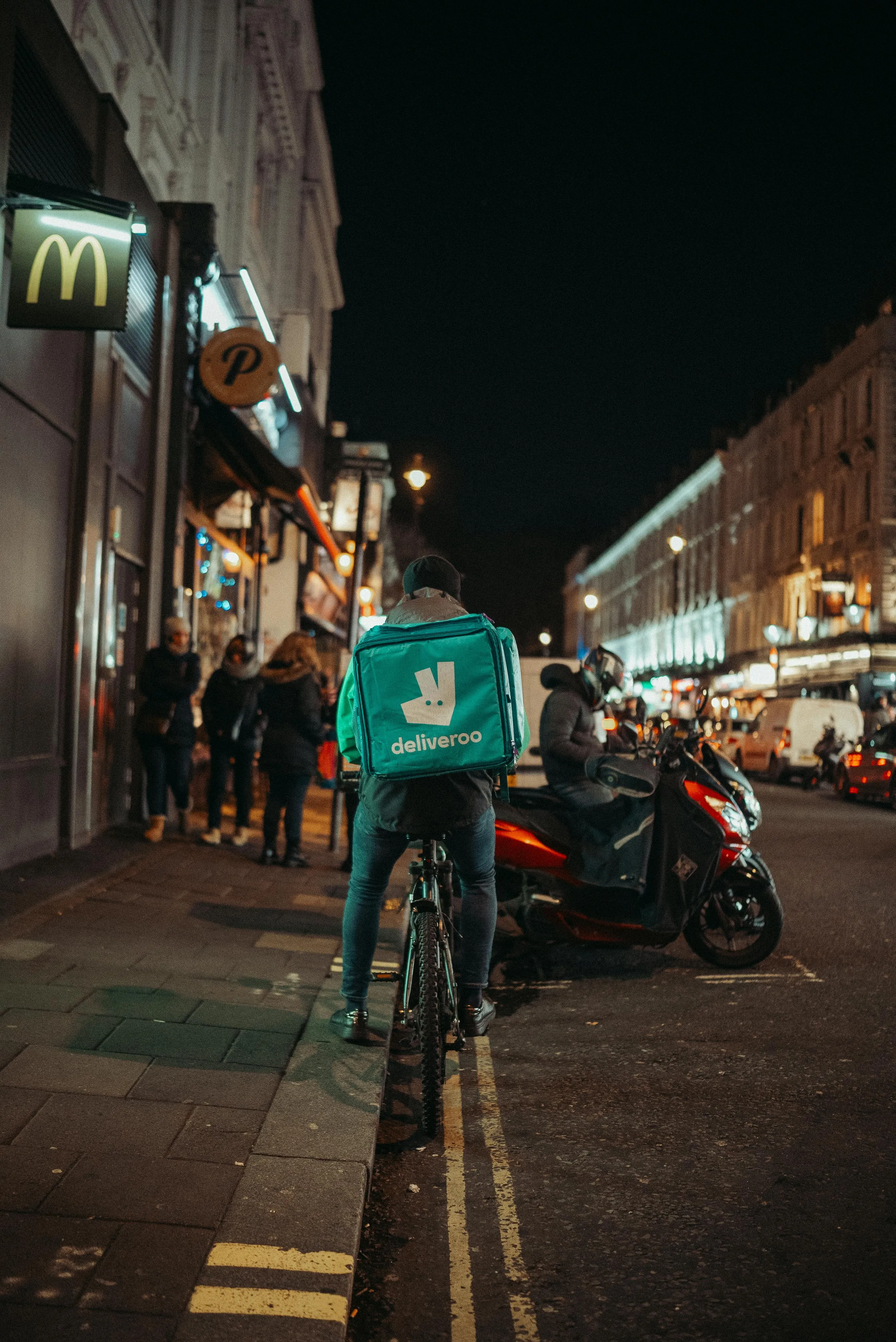 Deliveroo in tribunale in Italia e Francia: 20mila rider sfruttati