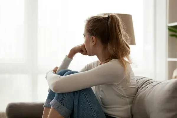 Emergenza Educativa Globale: Quasi 300 Milioni di Minori Senza Scuola tra Crisi, Povertà e Esclusione