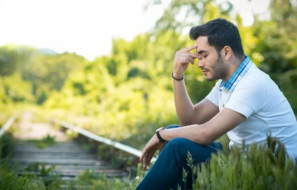 Lavoro Stagionale a Rimini: Giovane Animatore Denuncia Stipendi Bassi e Alloggi Indecenti. Il Dibattito sulle Condizioni dei Giovani Lavoratori Italiani