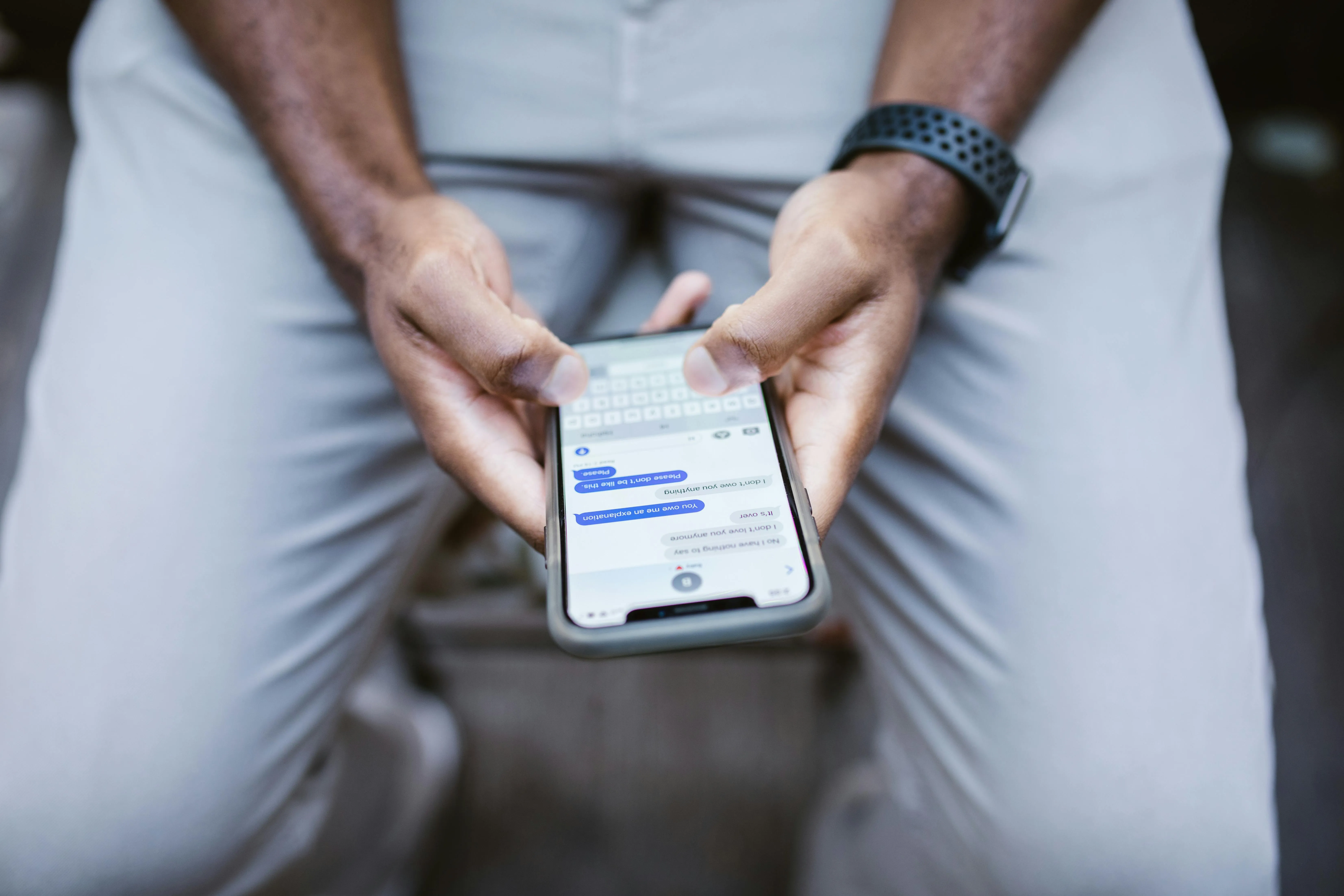 Dipendenza da chatbot AI: primo caso a Venezia