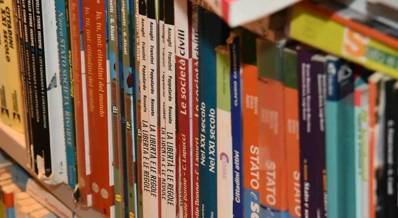 Prezzi dei Libri Scolastici: Crescita Insostenibile e Accuse Antitrust nel 2025
