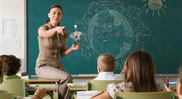 Docente precaria, COE su tre scuole: la lettera che denuncia il paradosso