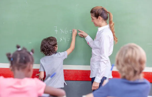 Docenti con genitori over 65: via libera ai trasferimenti di un anno in deroga al vincolo triennale