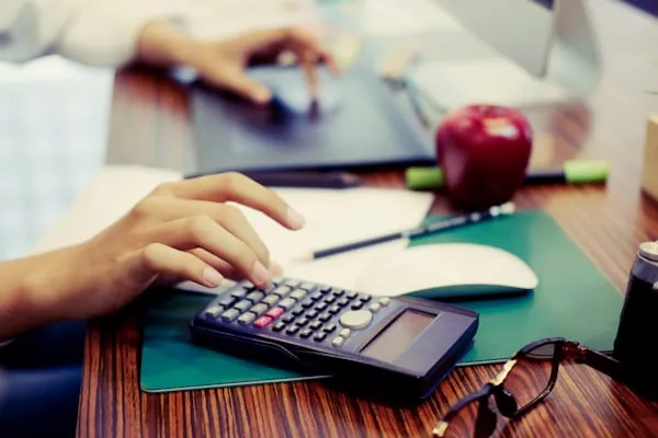 Docenti e ATA: dieci anni di aumenti sotto l'inflazione, i dati ARAN