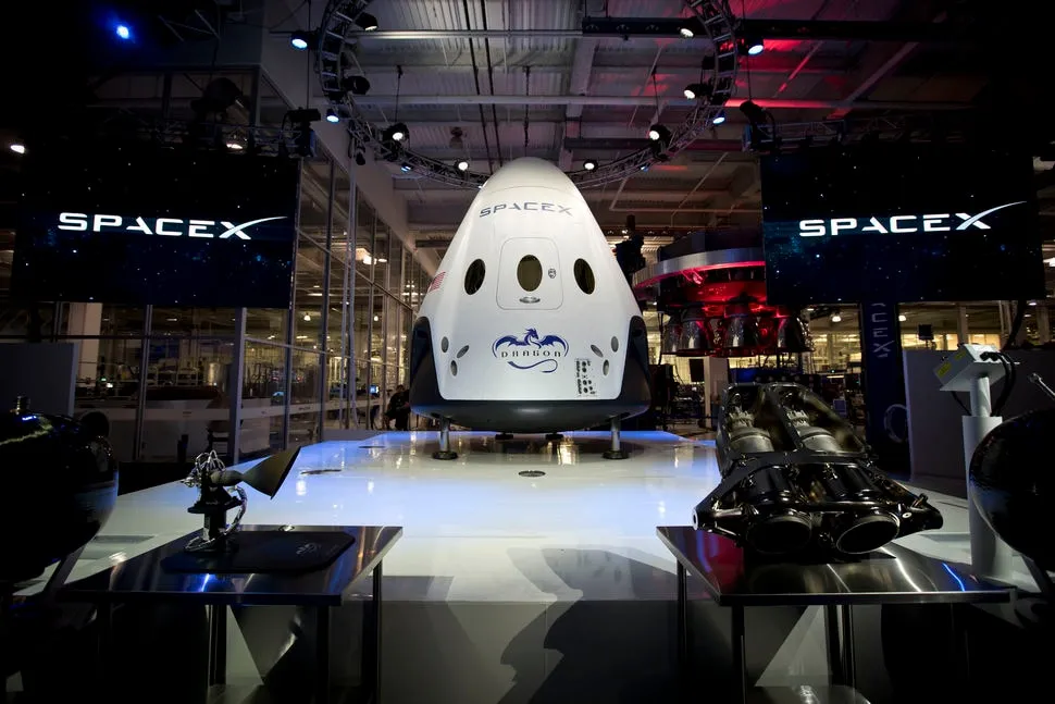 La Navicella SpaceX Dragon Porta a Termine con Successo il Reboost dell’ISS: Dettagli, Implicazioni e Innovazioni della Missione CRS-33