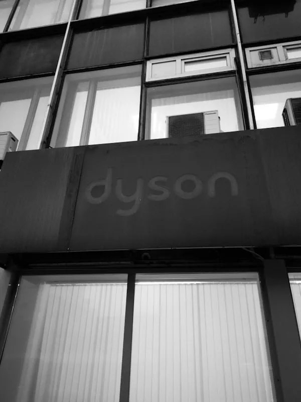 Dyson Spot+Scrub Ai: Il Robot Aspirapolvere Intelligente Che Porta la Pulizia Domestica a un Nuovo Livello