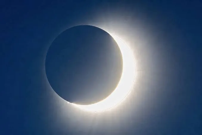 Eclissi al tramonto e Perseidi: la doppia notte del 12 agosto