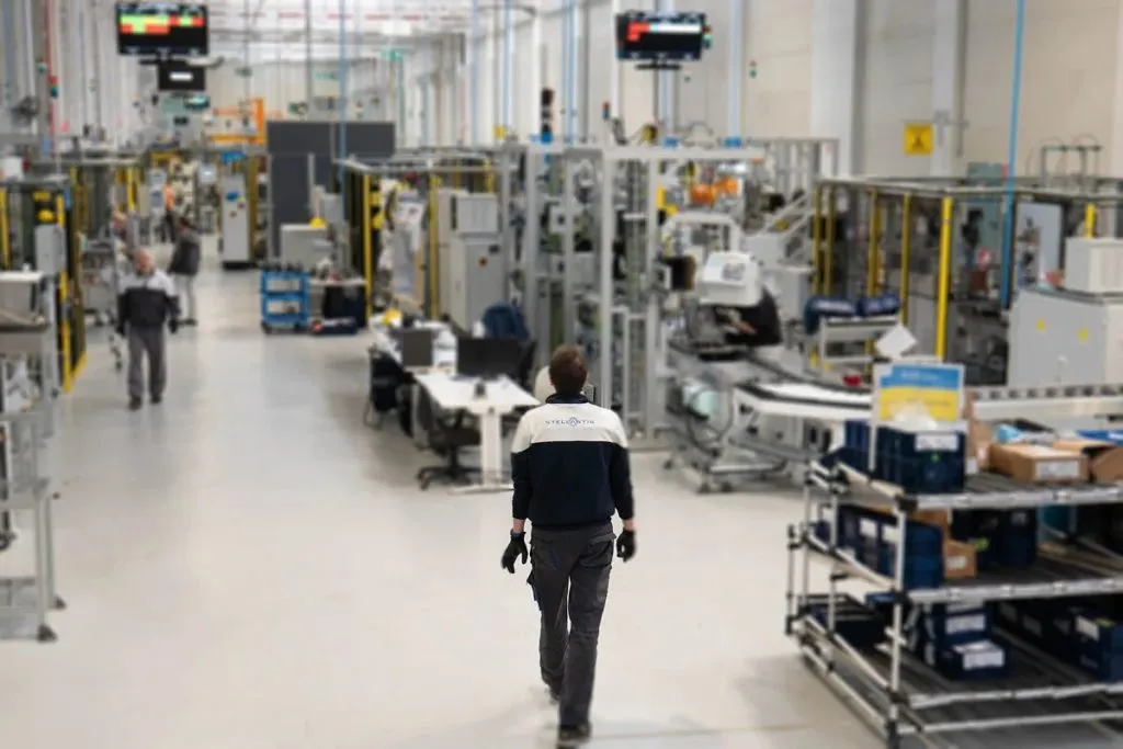 La Sfida di Stellantis a Termoli: Senza Strategie UE l’Automotive Europeo Rallenta