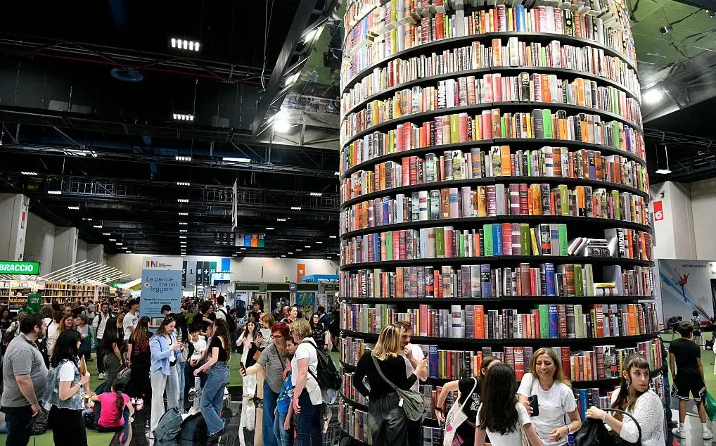 Editoria di varia cresce del 2,5%: biblioteche decisive nel 2026