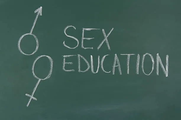 Educazione sessuale a scuola: la richiesta unanime di giovani e famiglie italiane