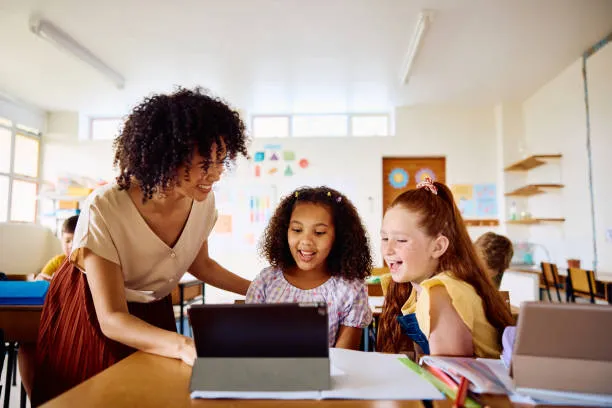 Educazione sessuo-affettiva a scuola: legge 104/2026 e divario UE